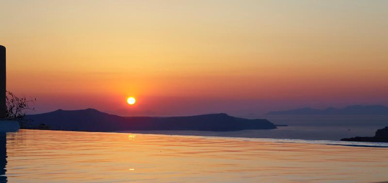 North Santorini A Luxury Spa Hotel Pyrgos Kallistis Bagian luar foto