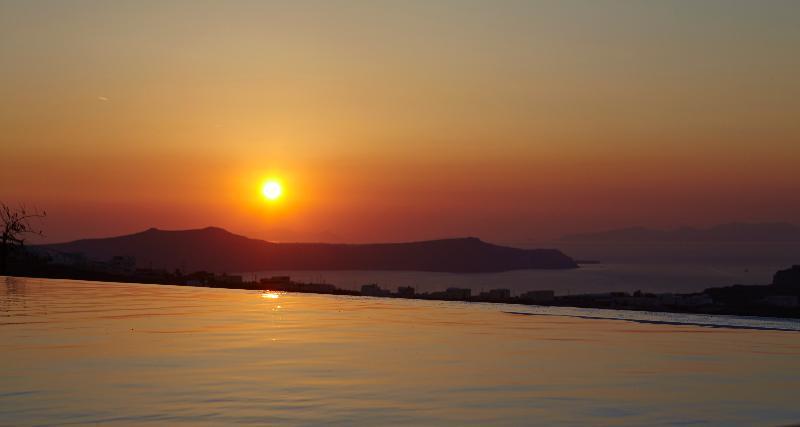 North Santorini A Luxury Spa Hotel Pyrgos Kallistis Bagian luar foto