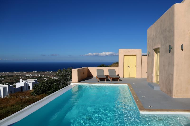 North Santorini A Luxury Spa Hotel Pyrgos Kallistis Bagian luar foto
