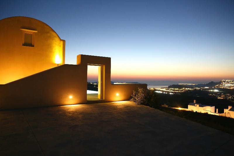 North Santorini A Luxury Spa Hotel Pyrgos Kallistis Bagian luar foto
