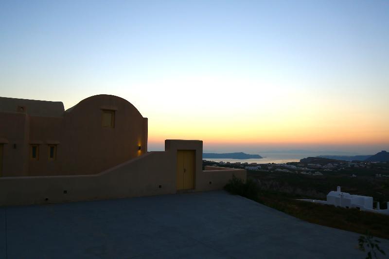 North Santorini A Luxury Spa Hotel Pyrgos Kallistis Bagian luar foto