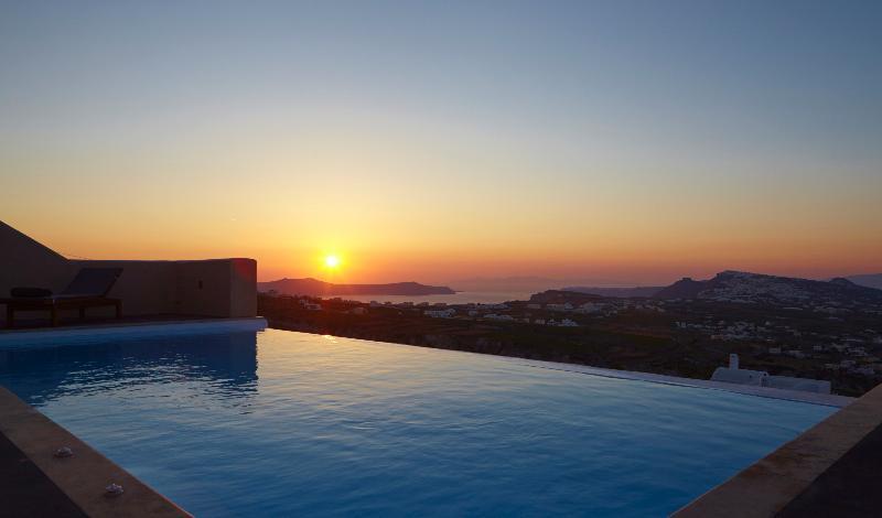 North Santorini A Luxury Spa Hotel Pyrgos Kallistis Bagian luar foto